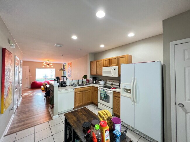 Building Photo - AVAILABLE MAY 10TH 2BD/2.5 BATH TOWNHOME IN THE EXCLUSIVE WYNCHASE COMMUNITY!!