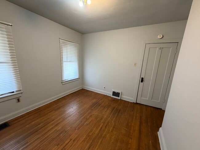 Building Photo - 208 Stroup-