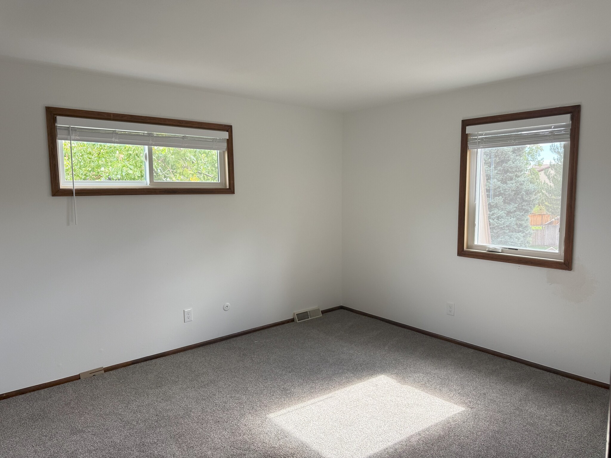 Building Photo - 7135 W Clifton Ave