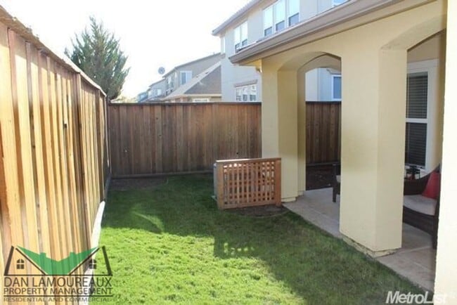 Building Photo - Springlake in Woodland