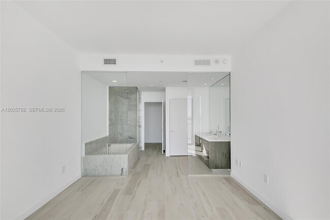 Building Photo - 480 NE 31st St