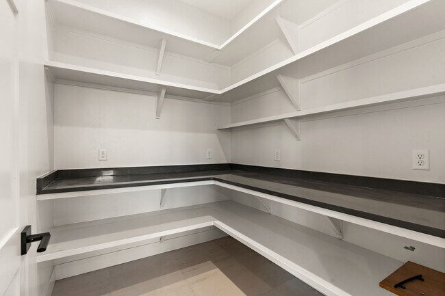 Building Photo - 98 S Carbon Rivet Ave