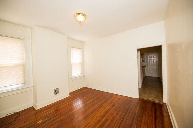 Building Photo - Charles Village 3bd/1.5ba Rowhome w/ W/D & A/C! --Available 8/14