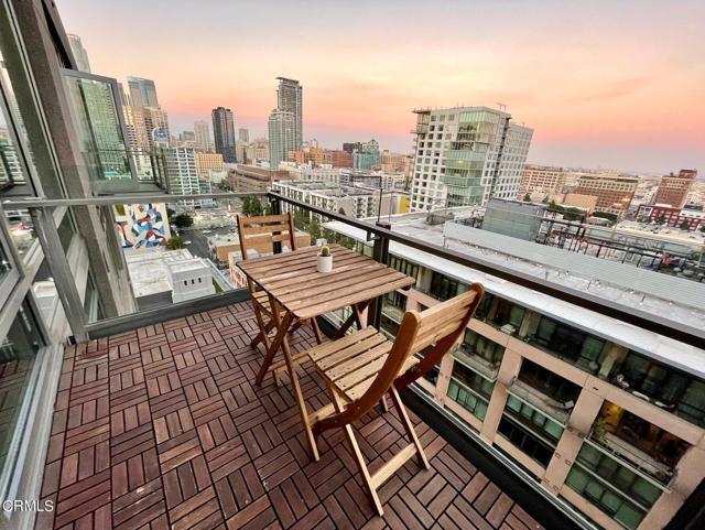 Building Photo - 1100 S Hope St