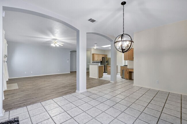 Building Photo - ***APPLICATION CURRENTLY UNDER REVIEW***Gorgeous Brick Home in Gated Shavano Bend