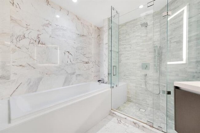 Building Photo - 851 NE 1st Ave