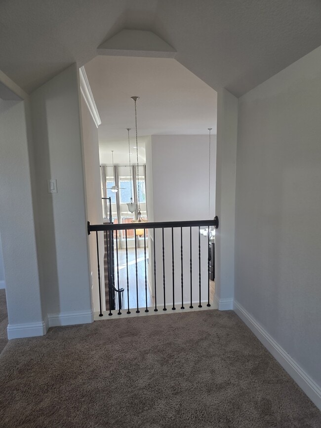 Building Photo - 5600 Snowberry Dr