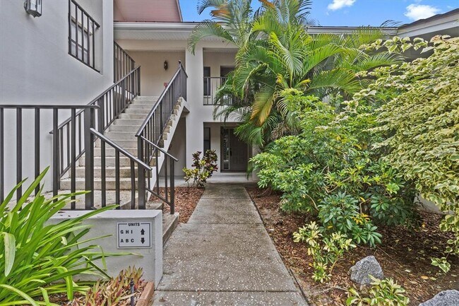 Building Photo - 300 S Florida Ave