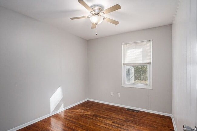 Building Photo - $1495 Charming, remodeled 3-Bed/1-Bath Ran...