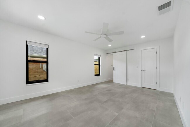 Building Photo - 11758 Banyan St