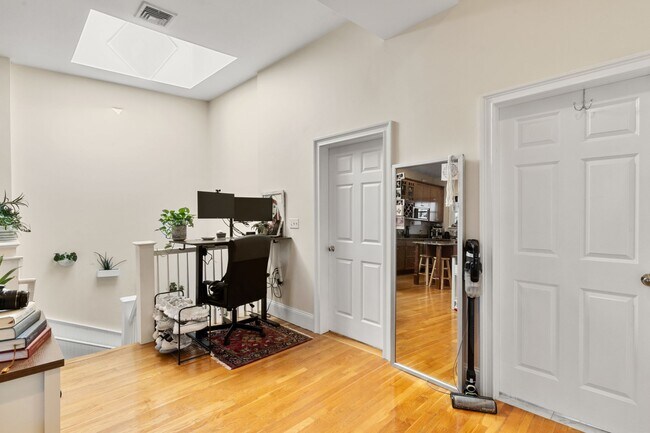 Building Photo - 67 Gates St