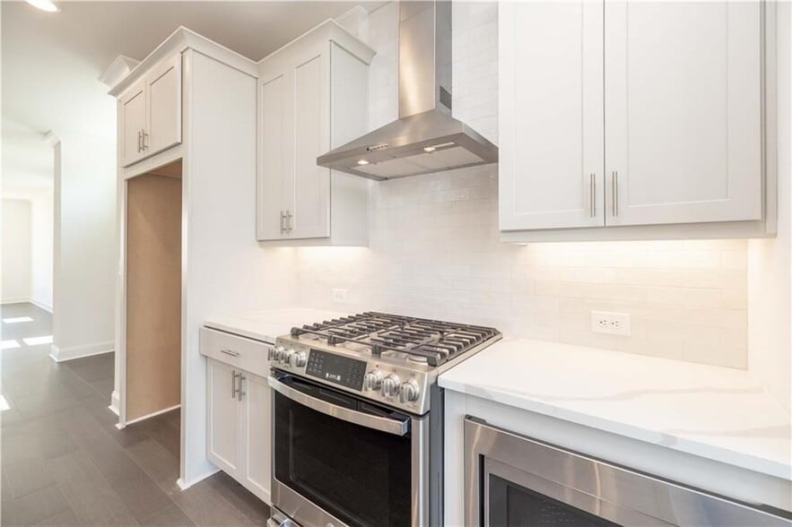 Building Photo - 530 Healy Dr