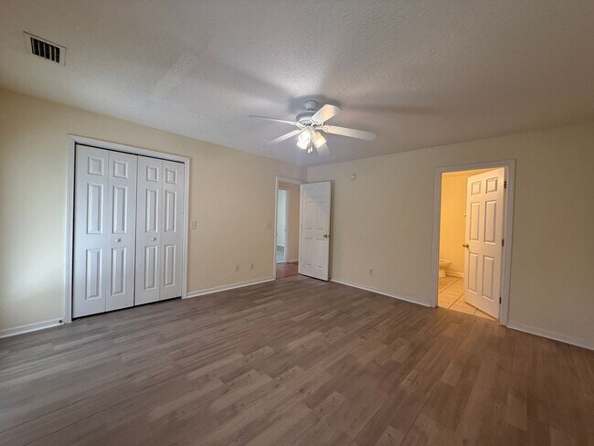 Building Photo - 221 Millcrest Dr