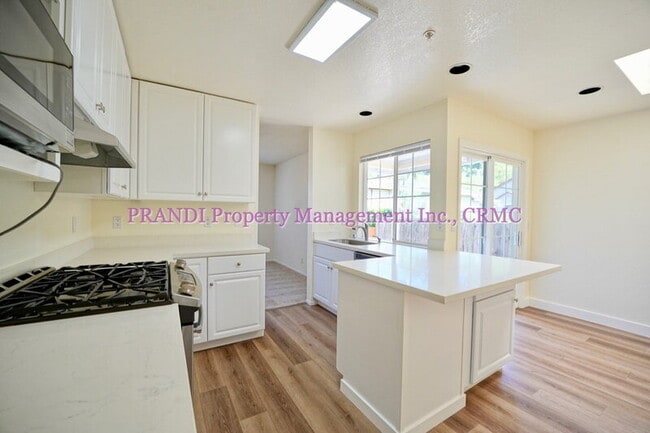 Building Photo - 9 Bayview St