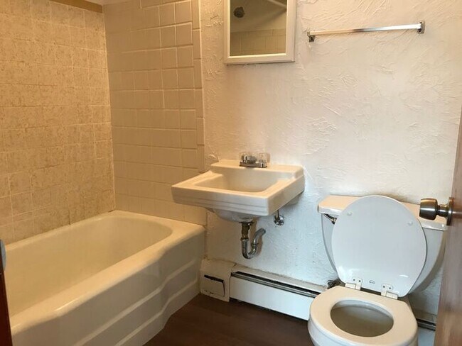 Building Photo - 15403 Puritas Ave