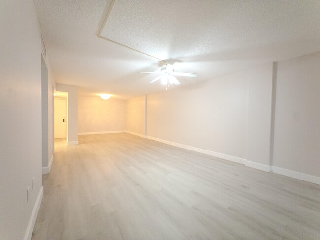 Building Photo - 2800 N 46th Ave