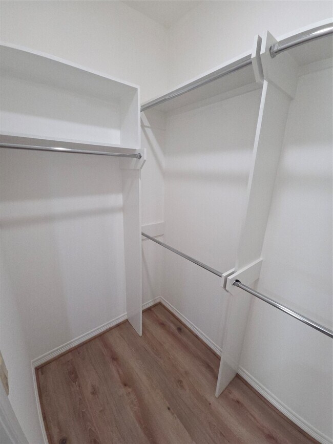 Building Photo - 3117 Fairdale Oaks E