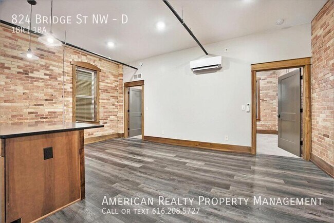 Building Photo - 824 Bridge St NW