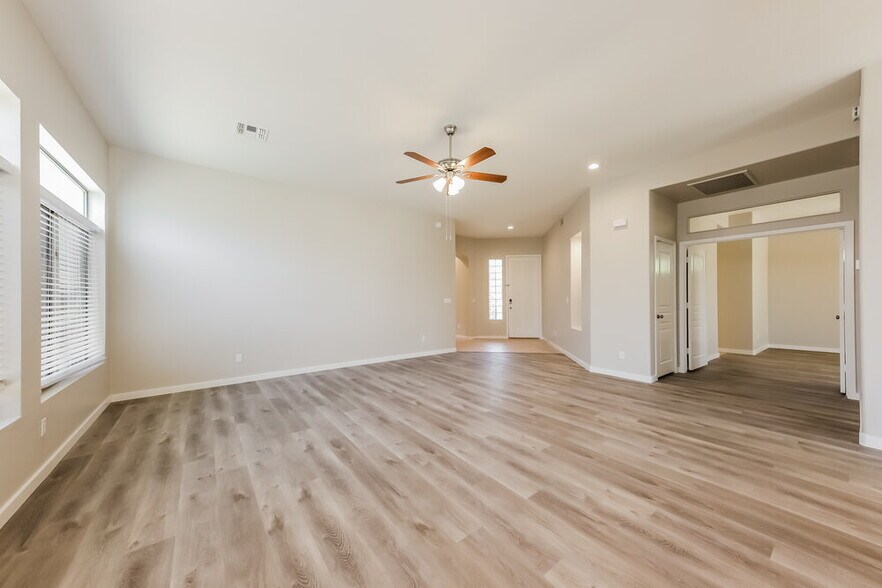 Building Photo - 6836 S 38th Pl