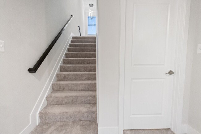 Building Photo - Spacious 3BR Townhome in Bryans Road