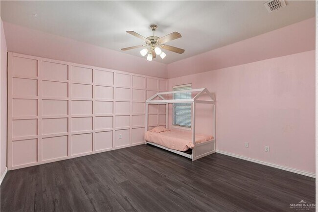 Building Photo - 31 El Jardin St