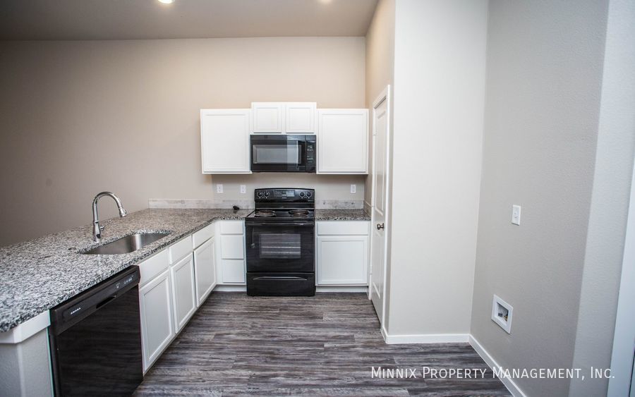 Building Photo - 2102 Langford Ave