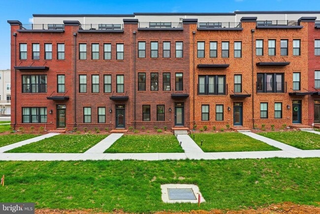 Building Photo - 22810 Tawny Pne Sq