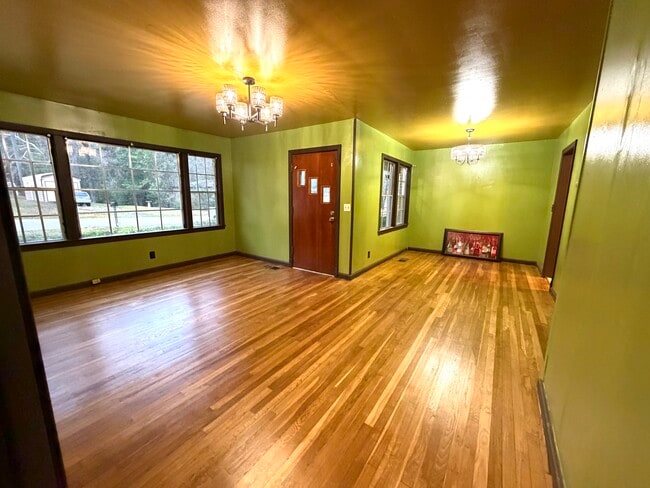 Building Photo - 2704 44th Ave