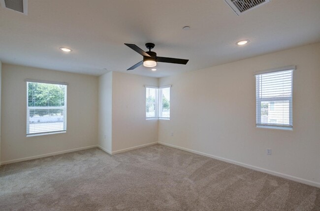 Building Photo - 1527 Foxhill Ln