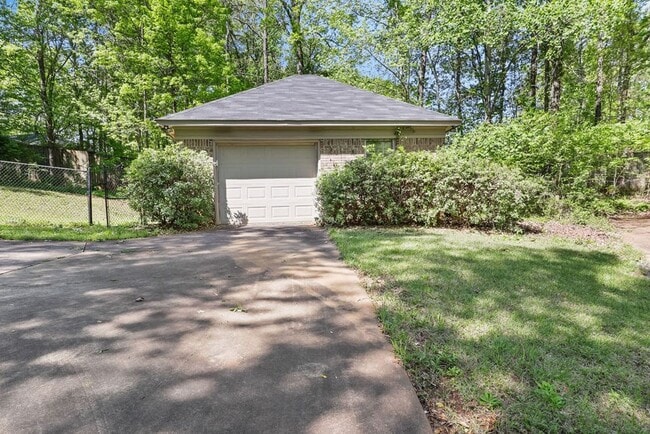 Building Photo - FOR RENT in HARRIS COUNTY with SWIMMING POOL! Available July 1st