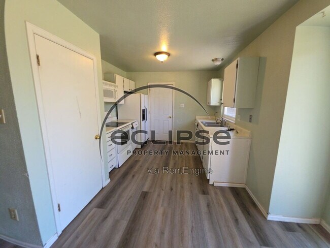 Building Photo - 721 Lee Dr