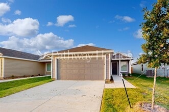 Building Photo - 1352 Plum Rd