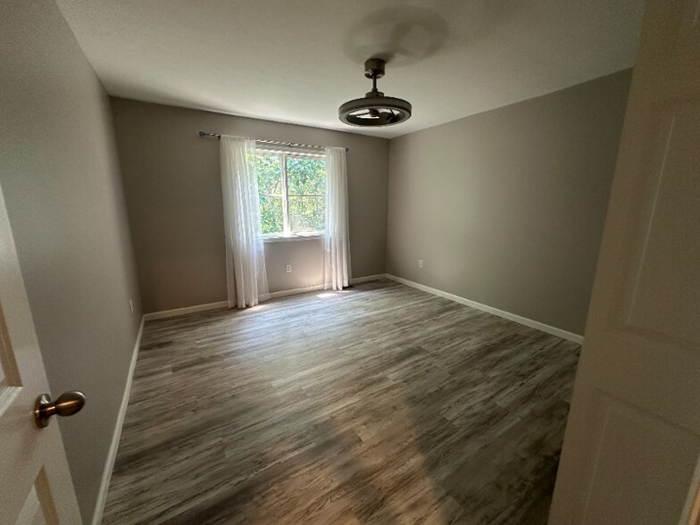 Building Photo - 4033 Sherwood Forest Dr