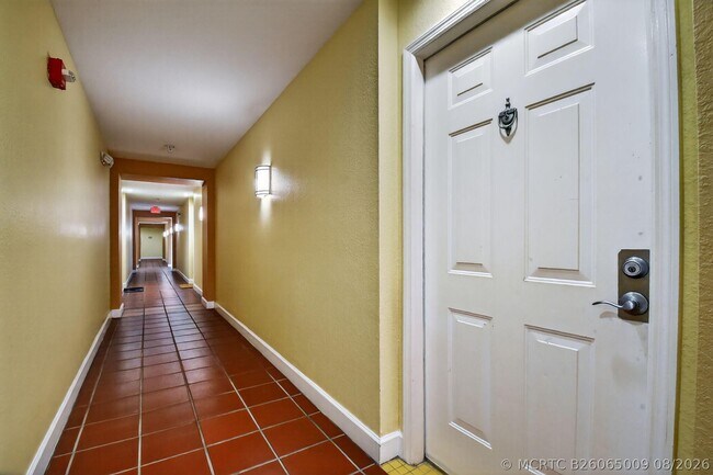 Building Photo - 630 S Sapodilla Ave