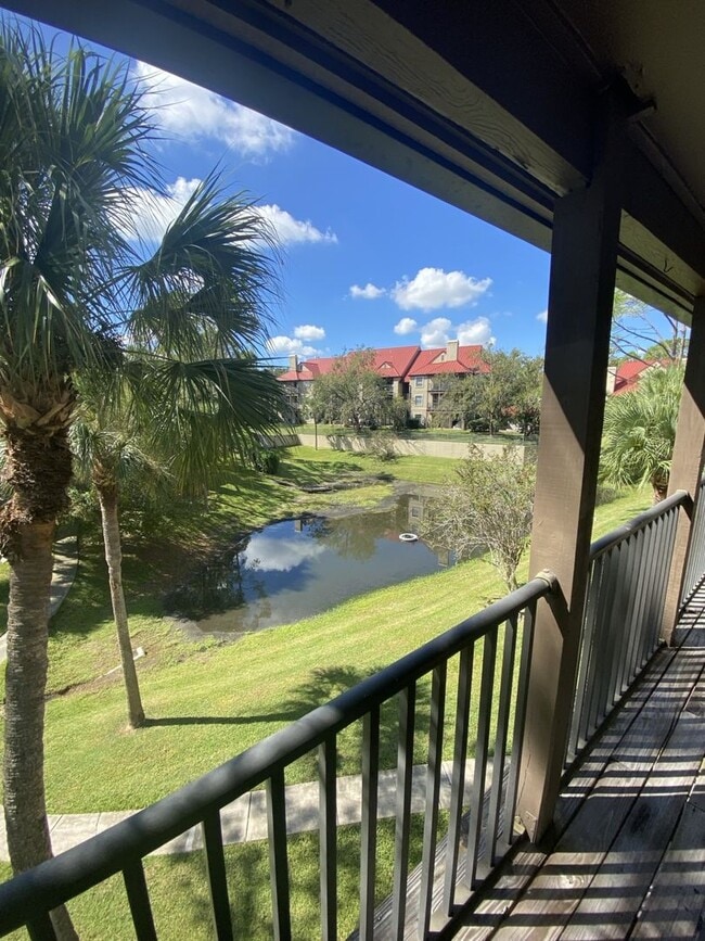 Building Photo - 2 BED 2 BATH MOVE IN NOW!!  TOP FLOOR $1,4...