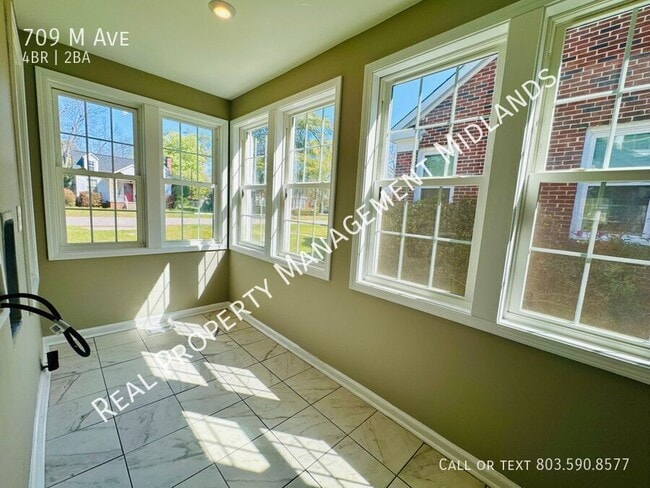 Building Photo - 709 M Ave