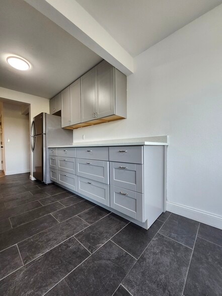 Long countertop - 20183 Vikings Crest Loop NE