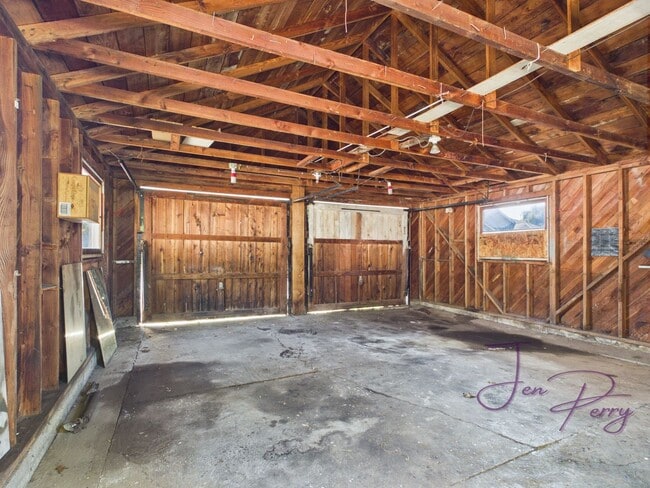 Building Photo - 1124 E Main St