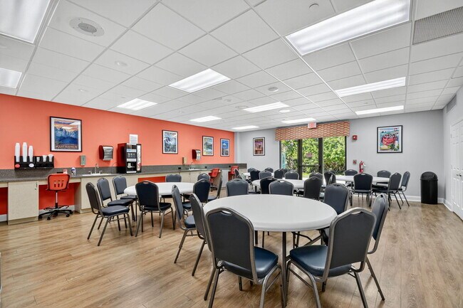 Building Photo - 7076 Huntington Ln