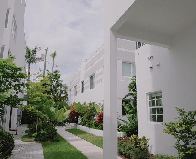 Building Photo - 1570 Euclid Ave