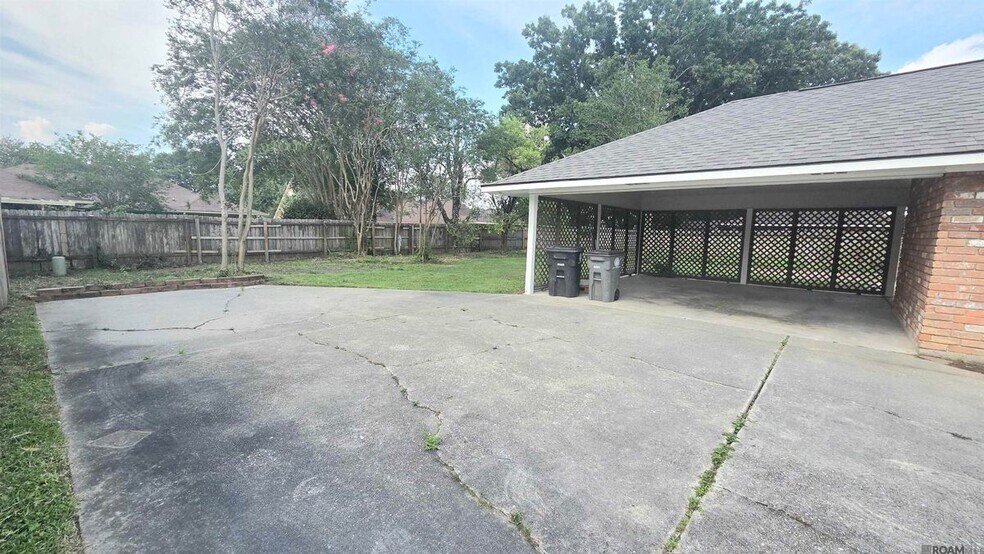 Building Photo - 12119 Mallory Ave