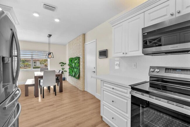 Building Photo - 8225 SW 39th St