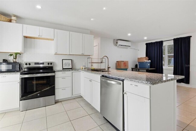 Building Photo - 3704 Wells St