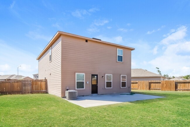 Building Photo - 15406 River Ends Dr