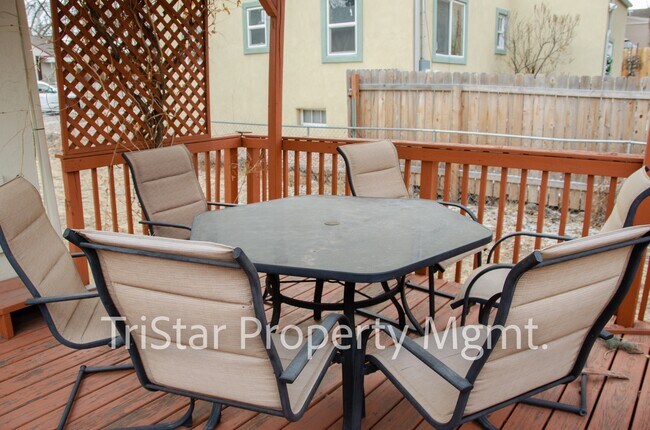 Building Photo - 228 N Hancock Ave