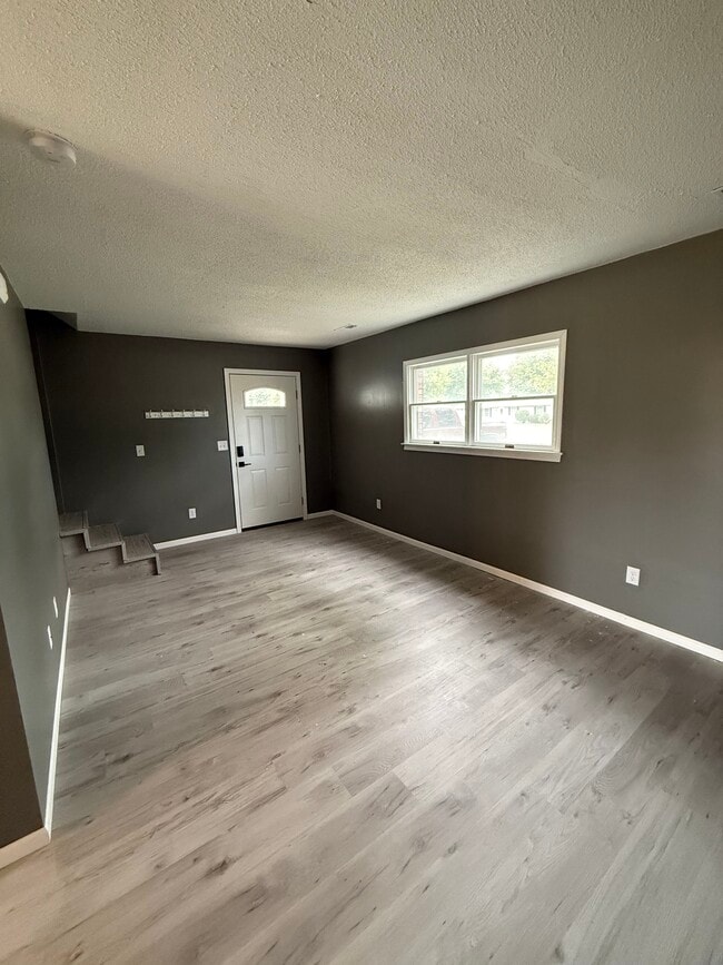 Building Photo - 14102 Southwind Dr