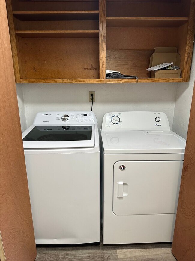 Building Photo - Updated 3 bedroom 1.5 bath house in Eugene!