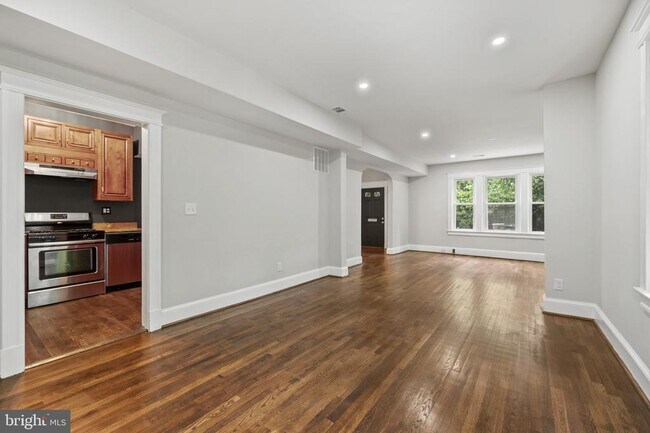 Building Photo - 3551 Hertford Pl NW