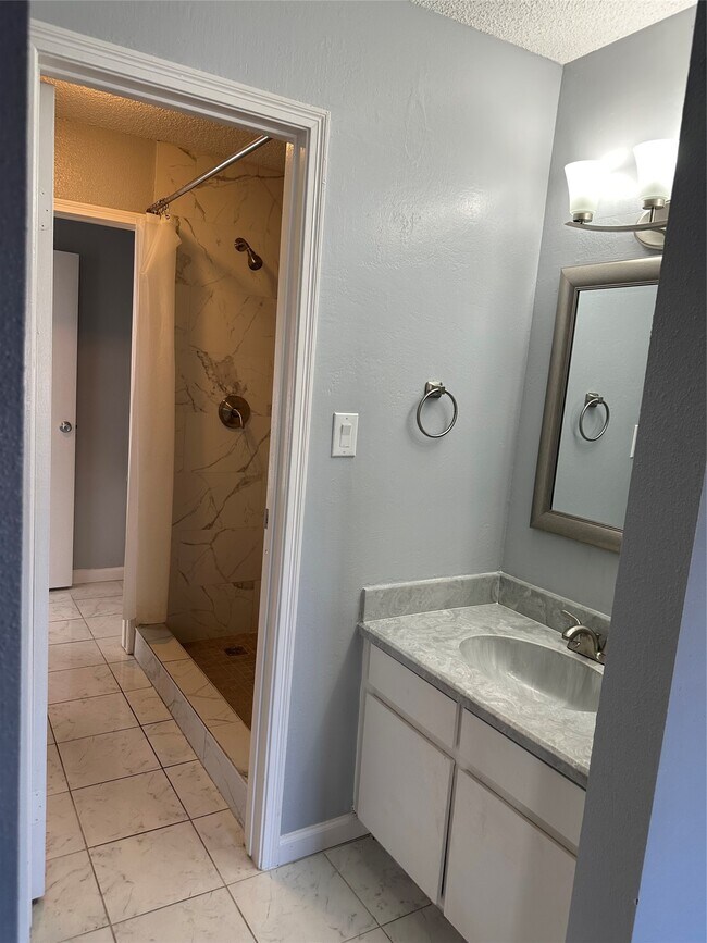 Building Photo - 7575 Cambridge St