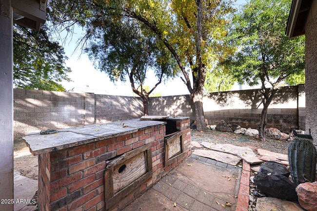 Building Photo - 214 S Rush Cir E